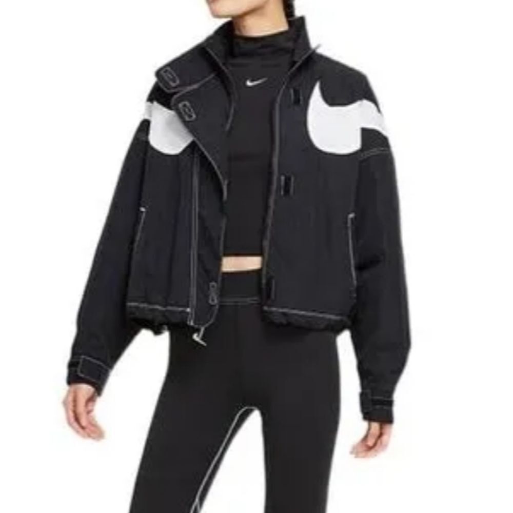 NIKE NEW Women’s Sportswear Swoosh Repel Woven Oversized Jacket NWT DR6132-010 - Picture 2 of 15